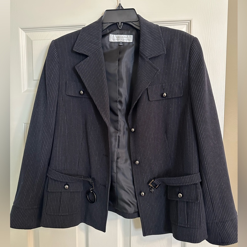 Tahari Arthur s. Levine blazer jacket and skirt suit set